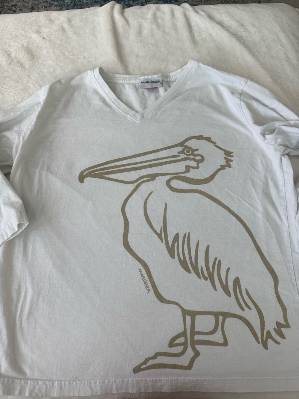 Marushka brand V-neck t-shirt features gold-toned pelican Women’s Size XL E06